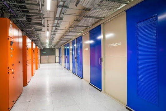 Hot aisle containment and partitions in a datacentre